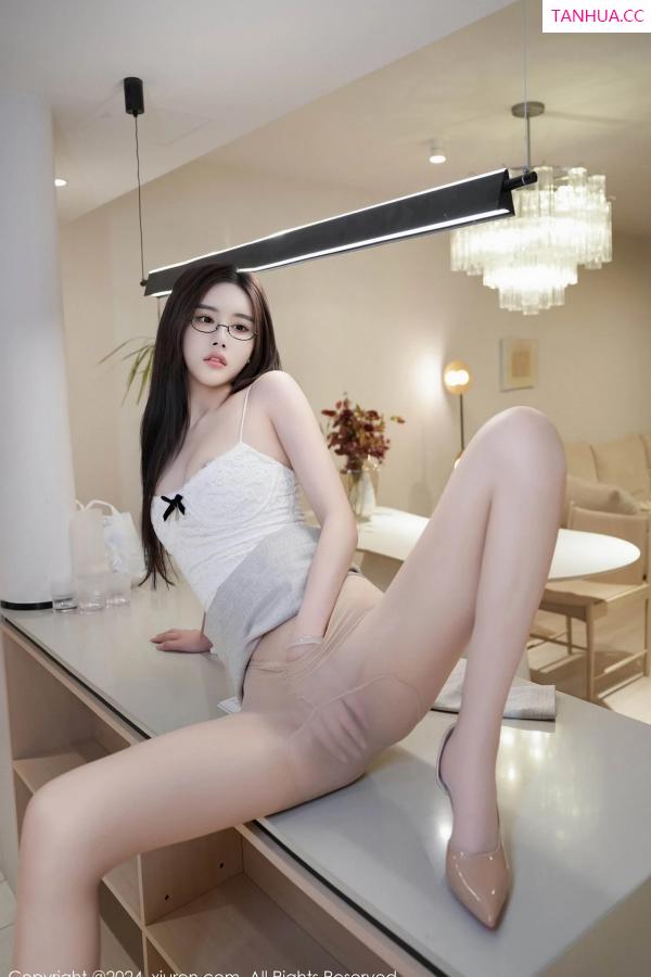   [XiuRen]高清写真图 2024.05.17 No.8557 晚苏susu 丝袜美腿第52张图片